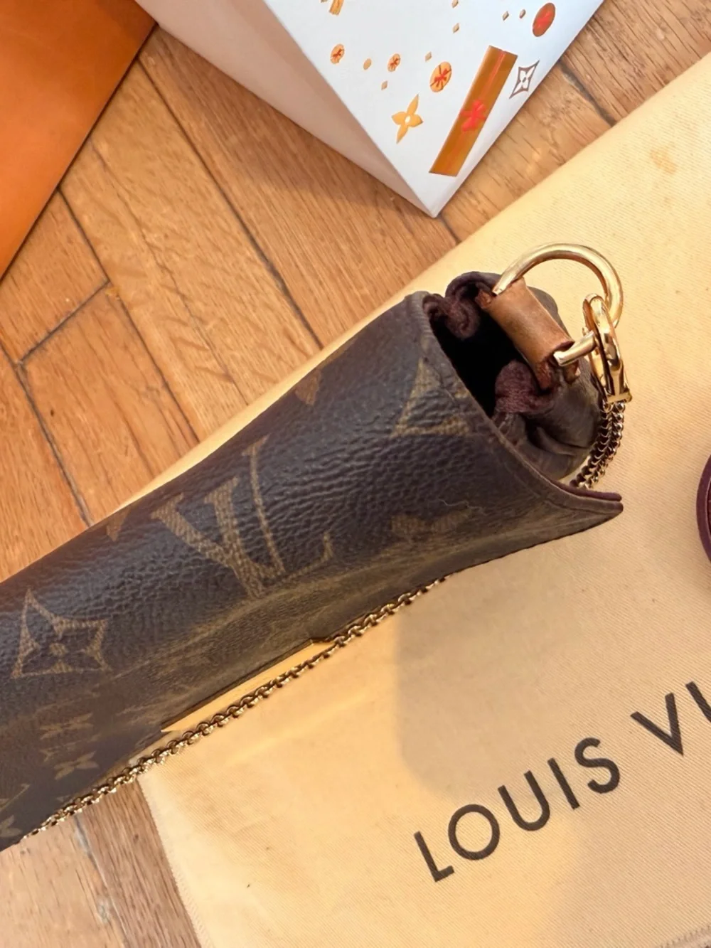AUTHENTIC Louis Vuitton Favorite Monogram Canvas Crossbody - Picture 6 of 16